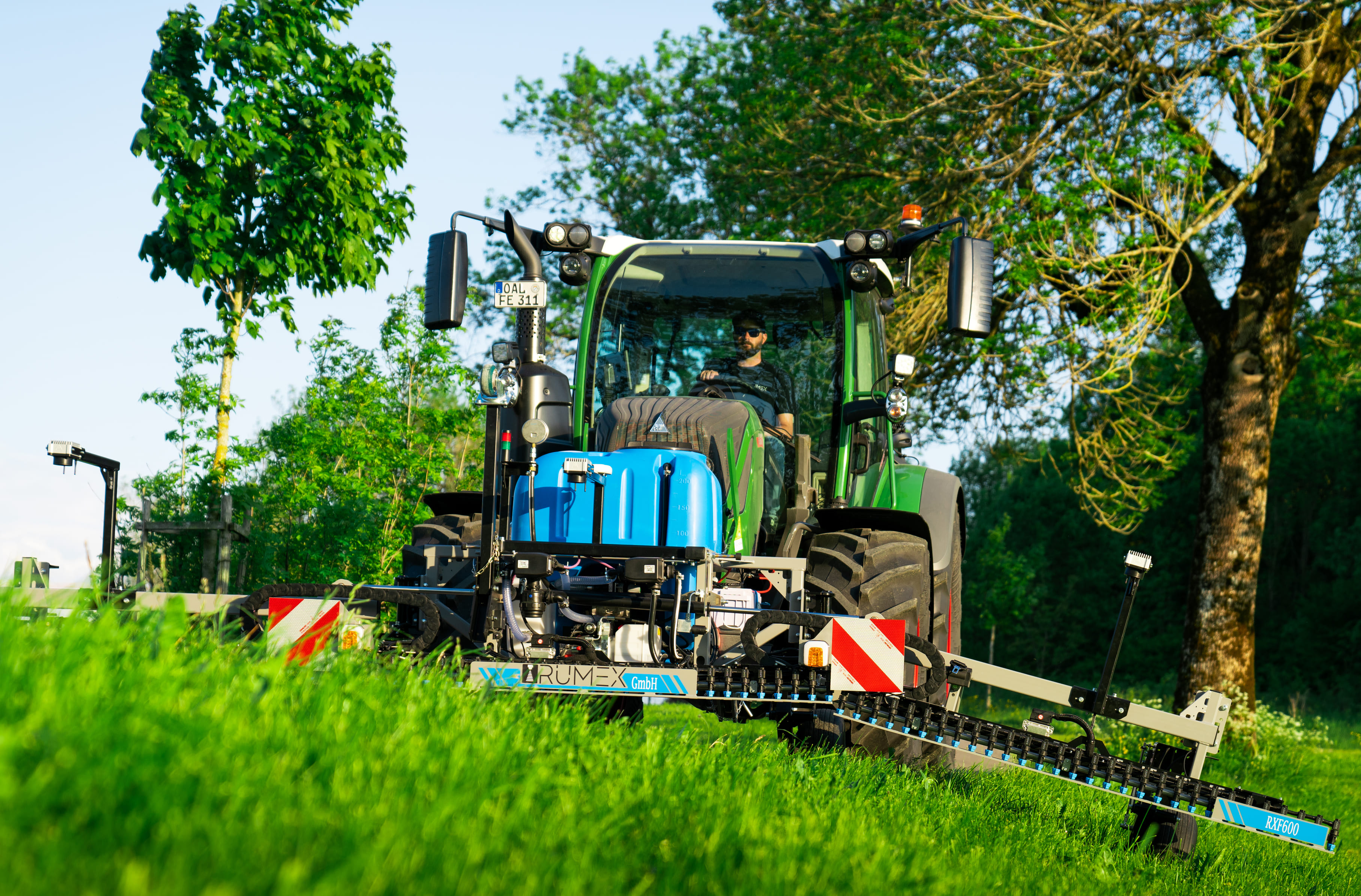 Automatisierter Spotsprayer von Rumex im Einsatz, ähnlich dem RumboJet 880