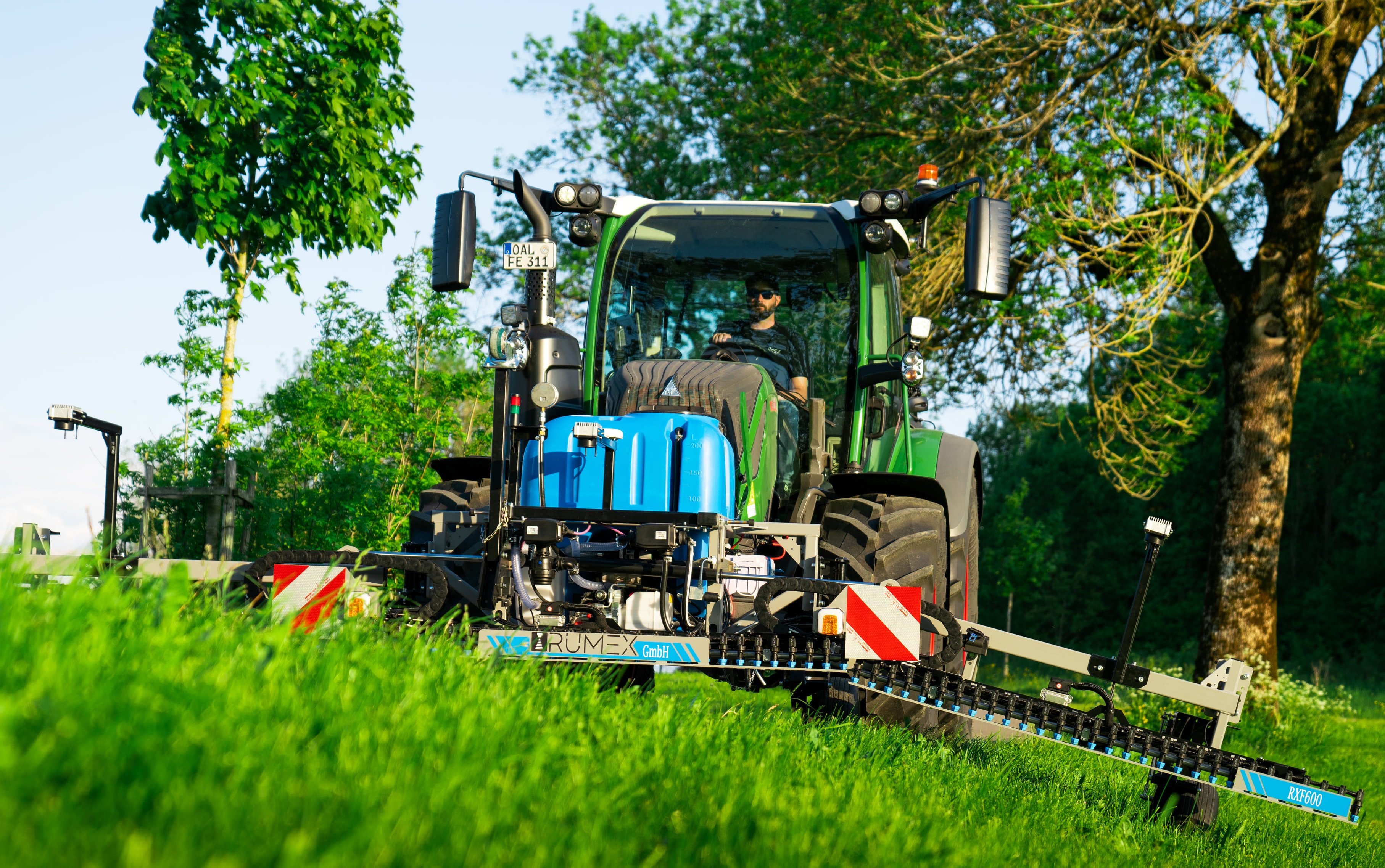 Automatisierte Unkrautbekämpfung mit dem Rumex Sprühsystem und dem RumboJet 880